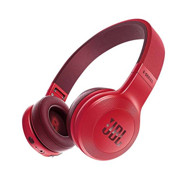 Fone de ouvido sem fio E45, R$ 359,00. JBL. Fone de ouvido sem fio E45, R$ 359,00. JBL.