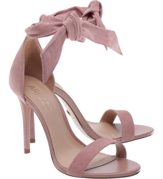 •	Sandália de nobuck, modelo Isabelli Alta Lace Up, cor Rosa Blush, Arezzo. R$259,90. Uma sugestão de CLAUDIA. Preço pesquisado em novembro/2017. Disponível aqui: https://www.arezzo.com.br