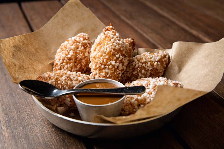 Bolinho de tapioca com doce de leite para a sobremesa