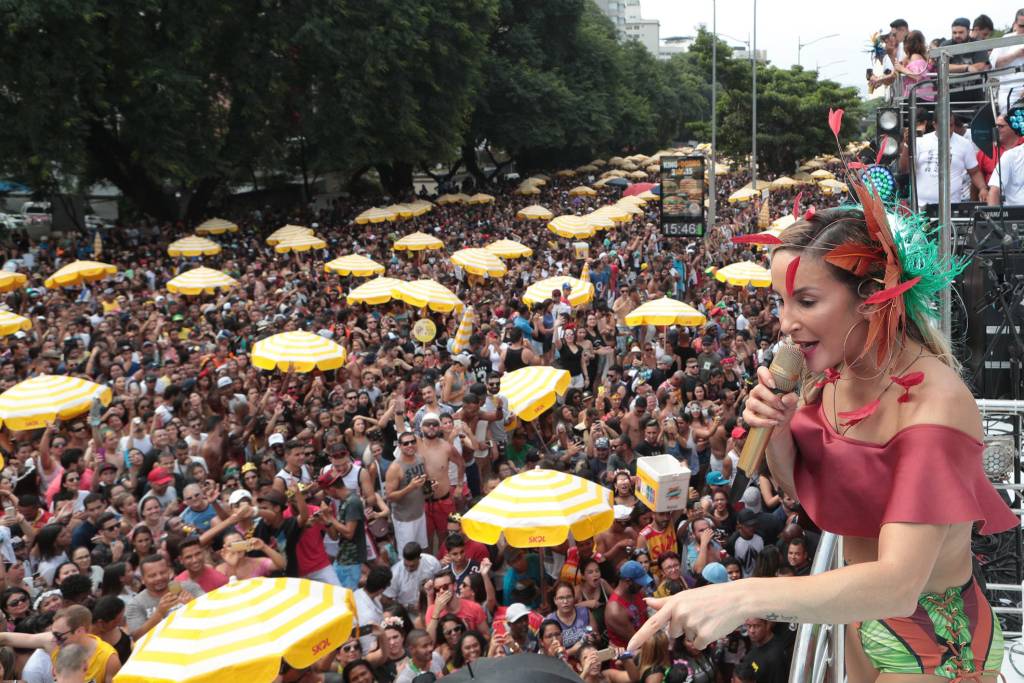 Claudia Leitte traz bloco Largadinho para São Paulo Claudia Leitte traz bloco Largadinho para São Paulo
