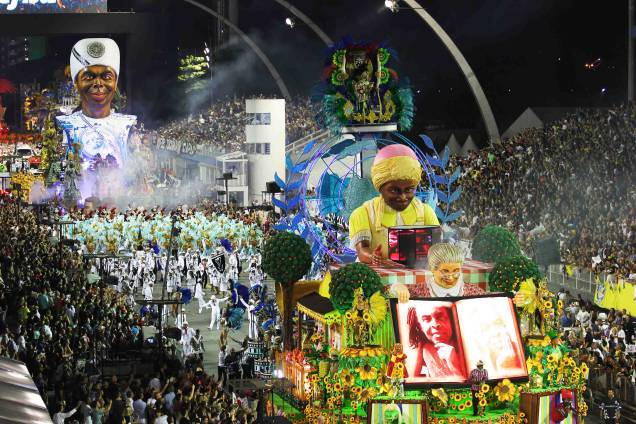 Vai Vai: Gilberto Gil participa de desfile em sua homenagem