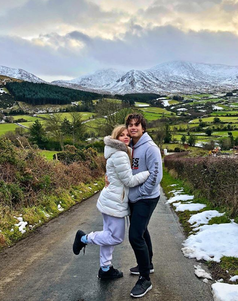 Whindersson Nunes se casa na presença de convidados ilustres