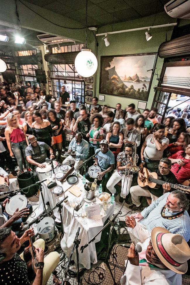 Roda de Samba em ambiente do pirajá