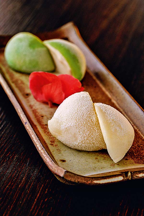 Mochi recheado de sorvete, do restaurante Kosushi, no Itaim Bibi.