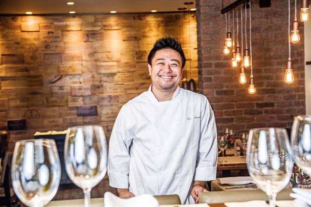 O chef Flávio Miyamura no restaurante Extásia