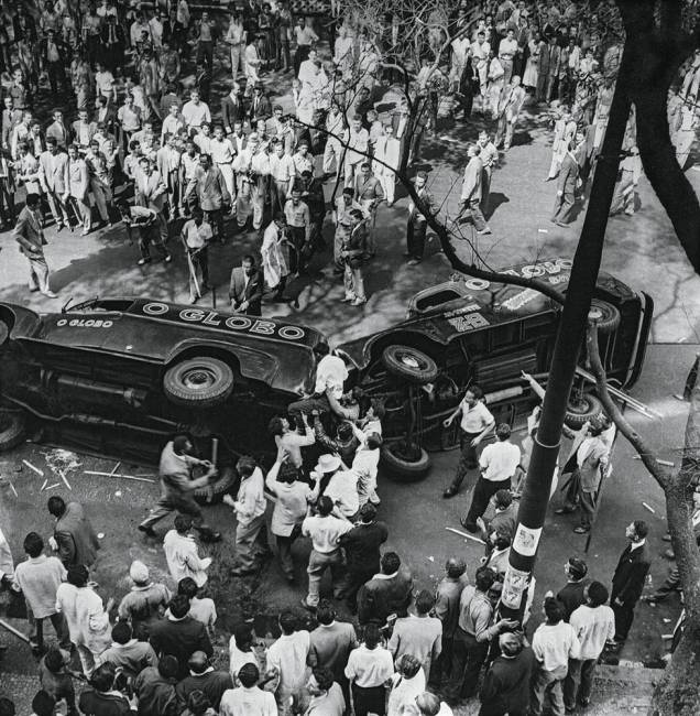 Manifestação popular em 1954: depois do suicídio de Vargas