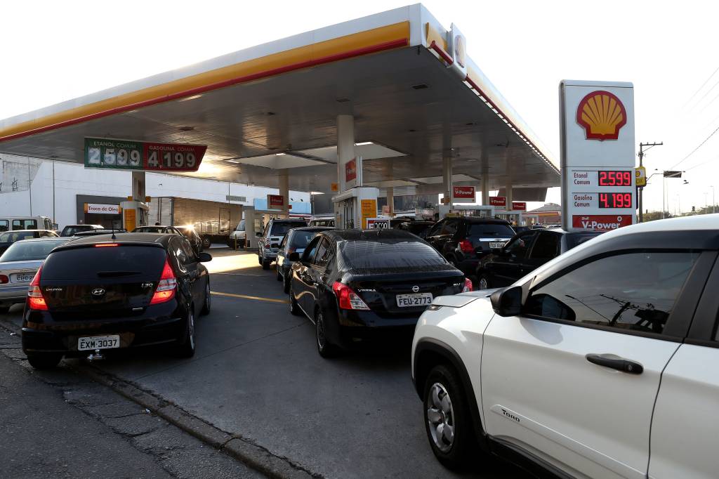 Sem combustível, posto libera funcionários e fecha em São Paulo