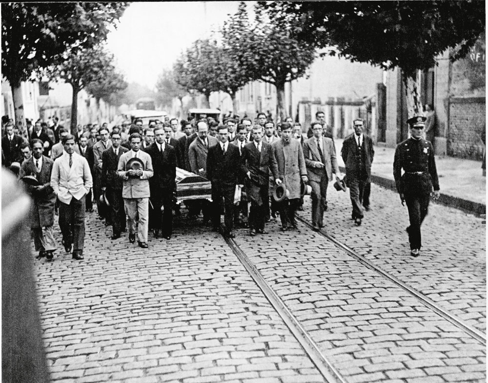 Livro recémlançado reconstitui episódios da Revolução