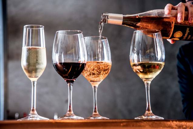 Rodízio de vinhos: rótulos de espumantes, brancos, rosés, tintos e até de sobremesa estão inclusos no cardápio