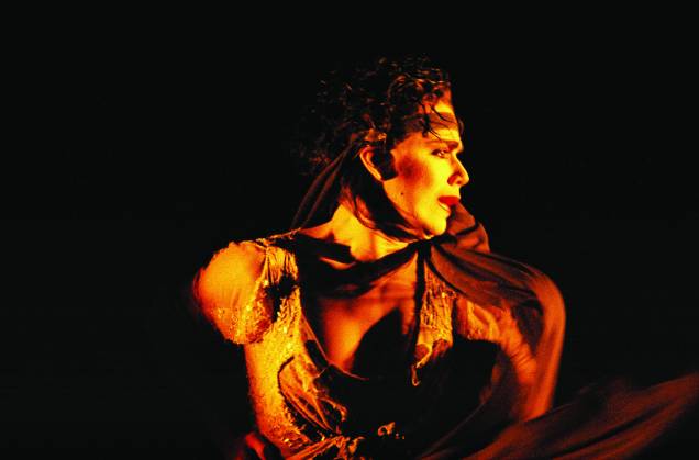 1987: Bete Coelho em "Eletra Com Creta", direção de Gerald Thomas 1987: Bete Coelho em "Eletra Com Creta", direção de Gerald Thomas