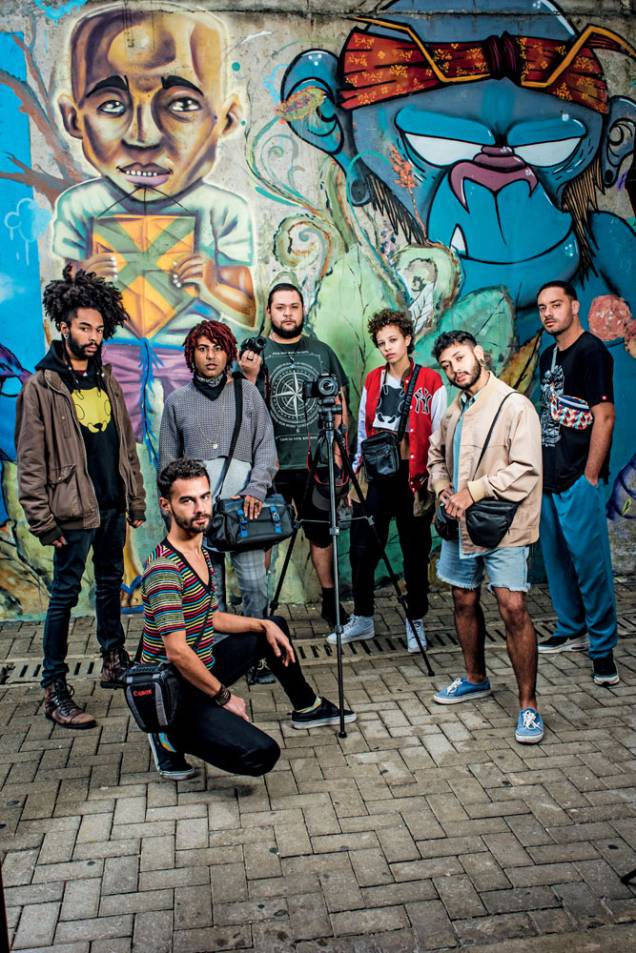 Victor Rodrigues, Rodrigo Santos, Neto Lopes, Saara Carneiro, Higor Sahara, Gustavo Dias e Jonathan Alves (abaixado): vídeos musicais do extremo sul