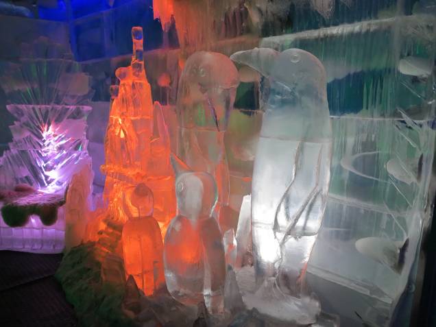 <span>Iceland: bar esculpido em gelo recebe visitantes a 15 graus negativos</span> <span>Iceland: bar esculpido em gelo recebe visitantes a 15 graus negativos</span>
