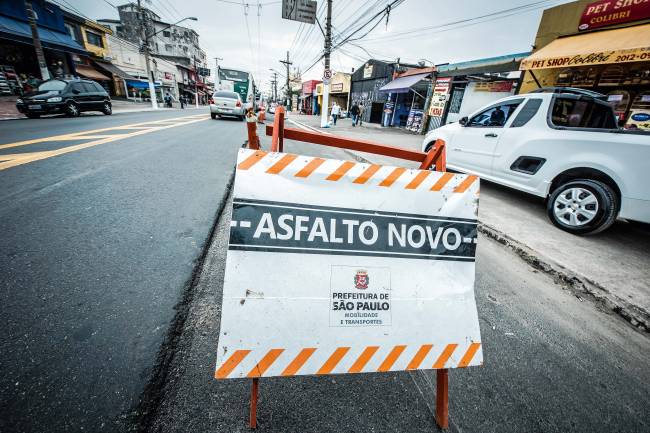 asfalto novo com buracos asfalto novo com buracos