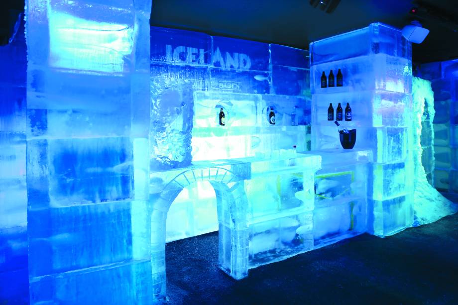 <span>Iceland: bar esculpido em gelo recebe visitantes a 15 graus negativos</span>