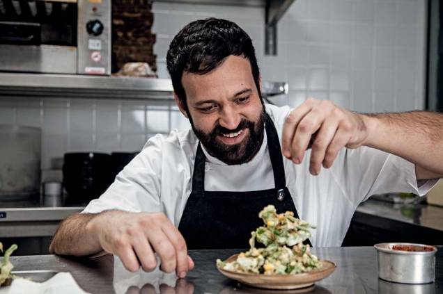O chef Marcelo Corrêa Bastos em seu novo restaurante Vista