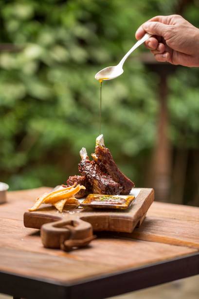 Costelinhas suínas: servidas com barbecue de goiabada