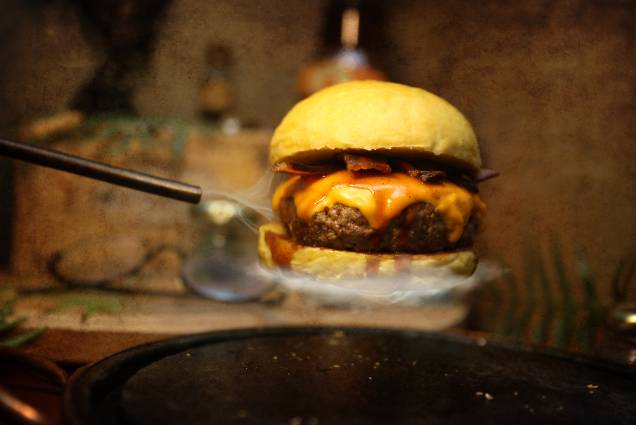 Porcorum, hambúrguer com bacon em fatias, sai por 29 reais