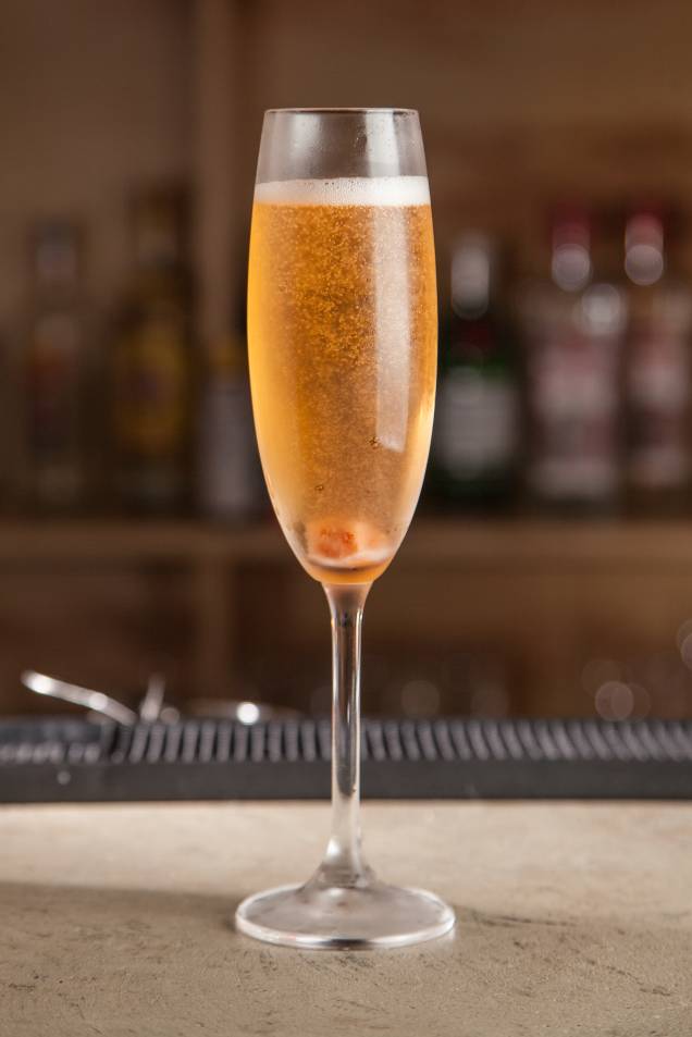 Cava cocktail: originalmente, é feito com champanhe
