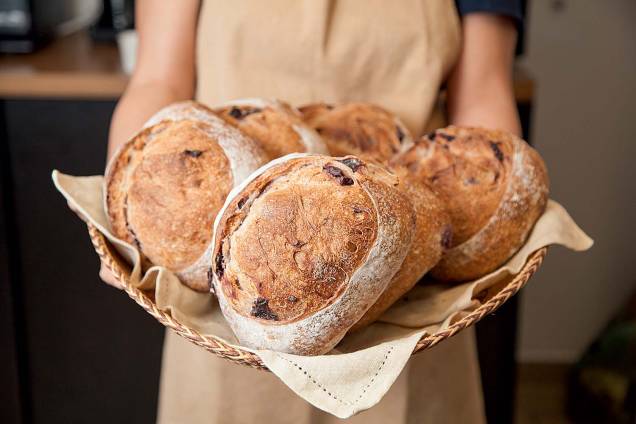 Na padaria, em Pinheiros: pão de azeitonas pretas