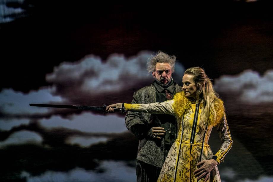 Thiago Amaral e Paula Picarelli em Os 3 Mundos: grátis