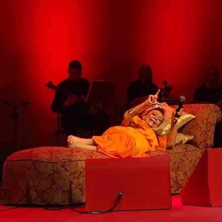 beth-carvalho-canta-deitada-no-rio-1535886857919_v2_450x450 beth-carvalho-canta-deitada-no-rio-1535886857919_v2_450x450