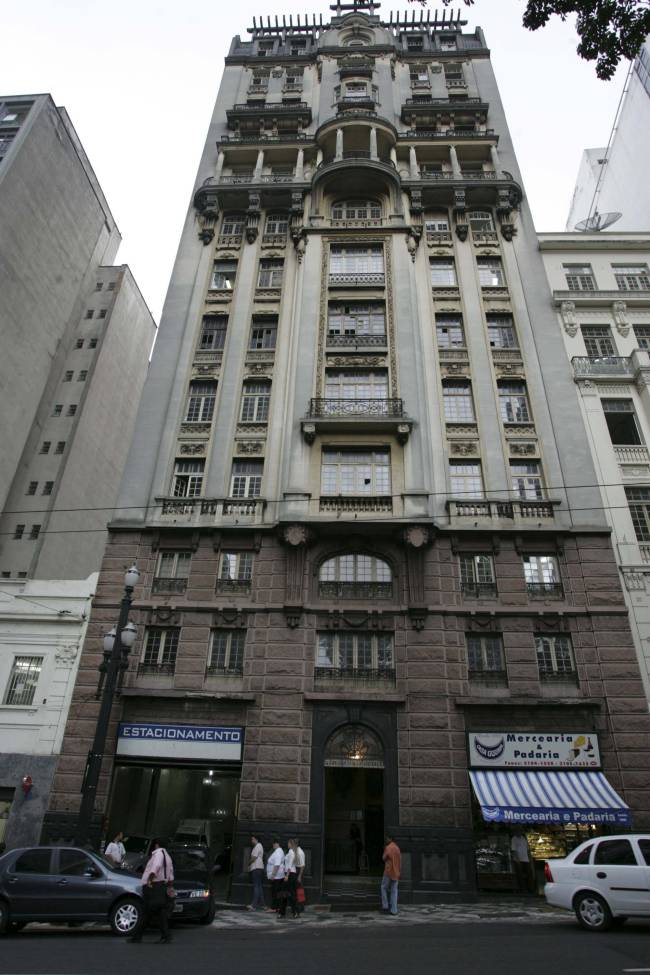 Fachada do Edifício Sampaio Moreira, na Rua Libero Badaró, no centro da cidade Fachada do Edifício Sampaio Moreira, na Rua Libero Badaró, no centro da cidade