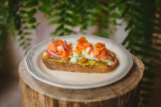 Modelo Ellen Milgrau e masterchef Elisa Fernandes abrem o bar Heute