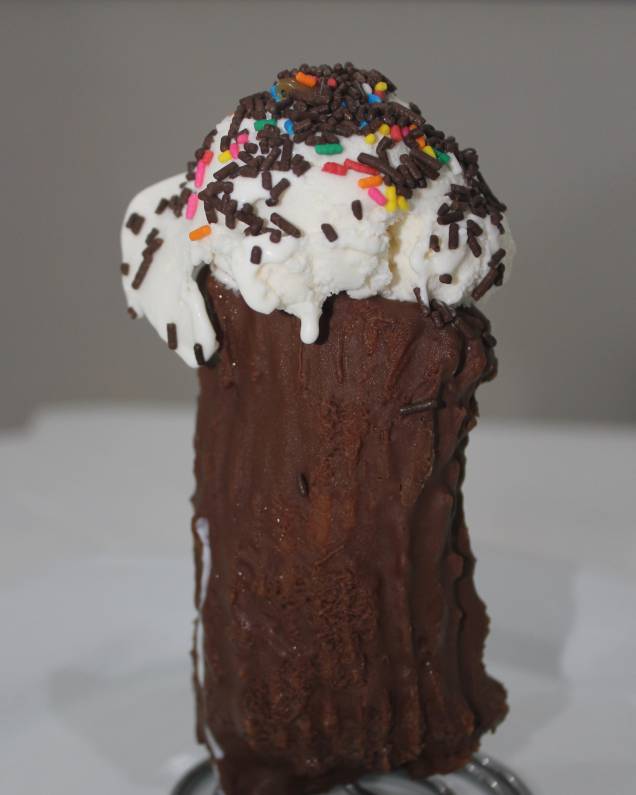 Opção com cobertura de chocolate e sorvete Opção com cobertura de chocolate e sorvete