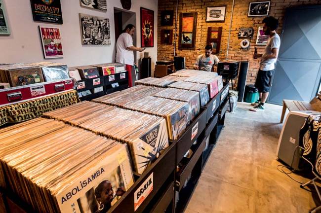 Quatro opções de bar para bebericar, petiscar e falar sobre música