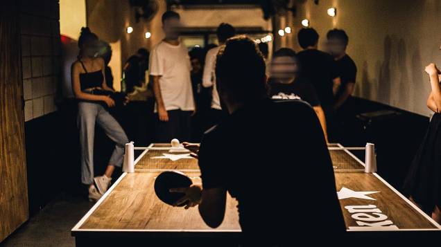 Jogos no bar: ambiente conta com uma mesa de tênis de uso gratuito