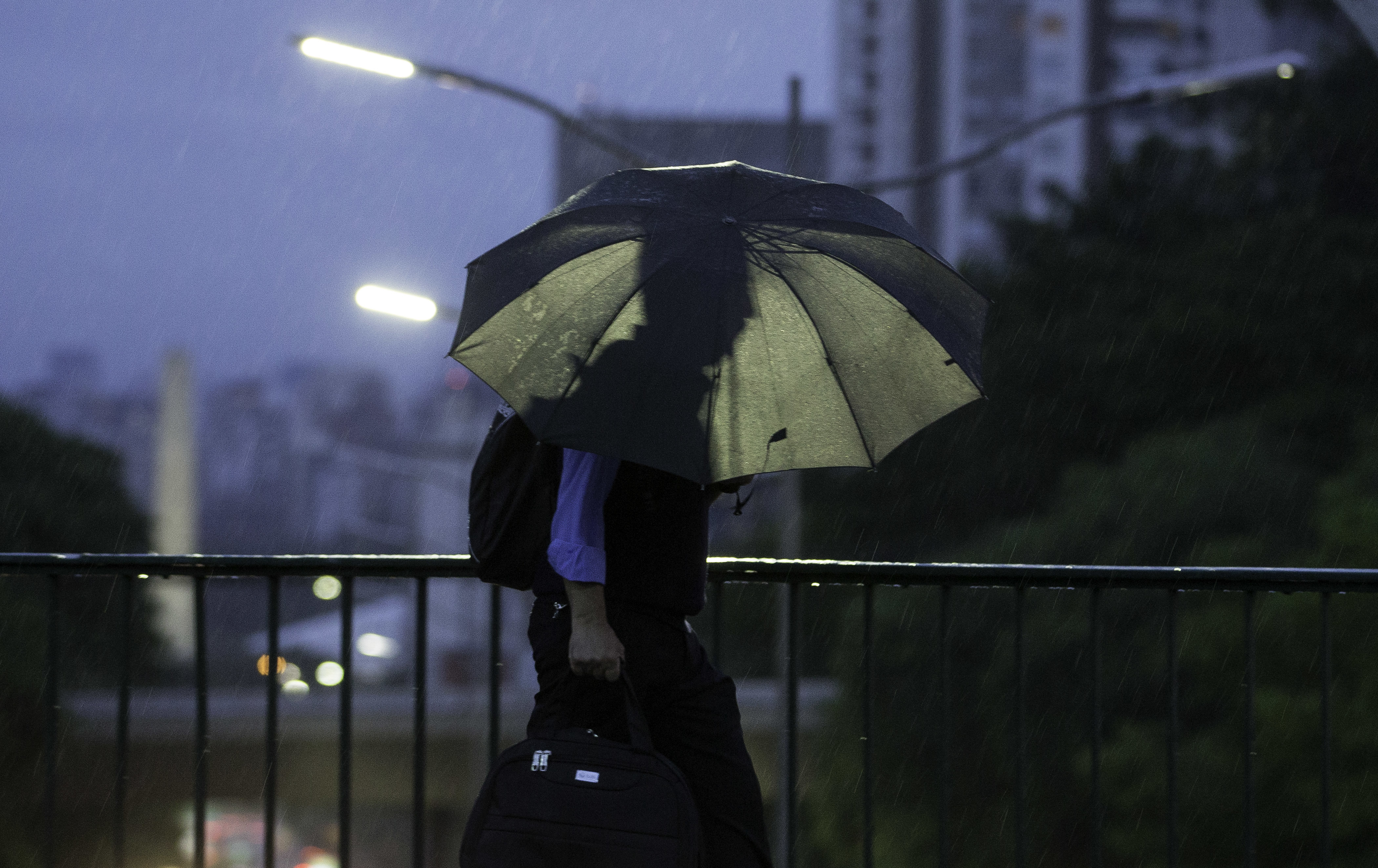 chuva-garoa-clima-2 Pelo menos 2,1 milhão de pessoas ficaram sem energia em São Paulo