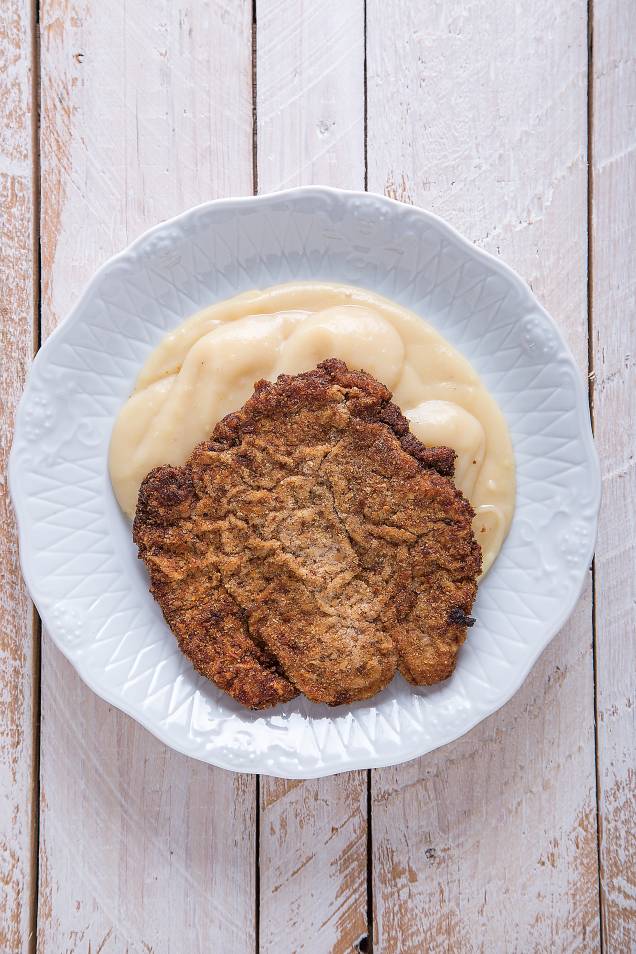Filé-mignon: acompanha purê de batata com parmesão Filé-mignon: acompanha purê de batata com parmesão