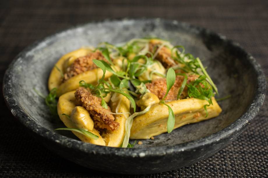 Buns de cogumelo empanado: os pãezinhos chineses levam maionese de curry, pepino e cebolinha