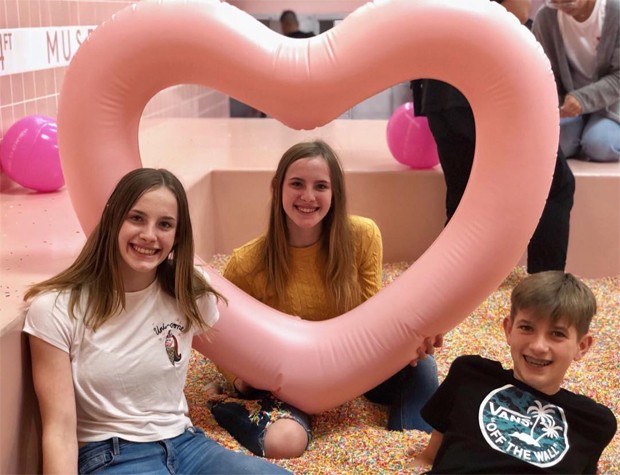 gemeas de friends noelle e cali sheldon gemeas de friends noelle e cali sheldon