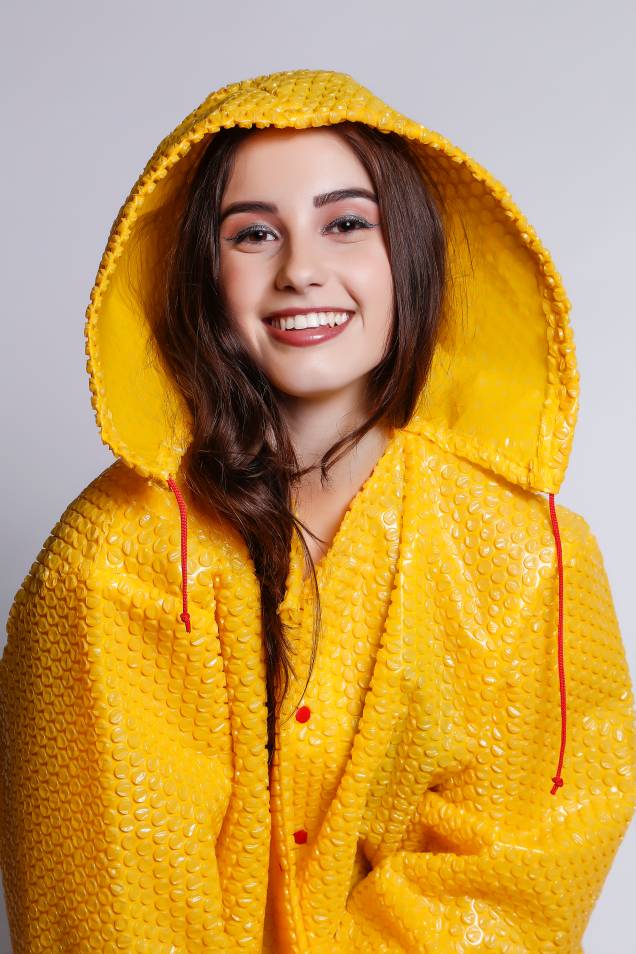 A mais vendida, a capa de chuva bubble fica por 180 reais A mais vendida, a capa de chuva bubble fica por 180 reais