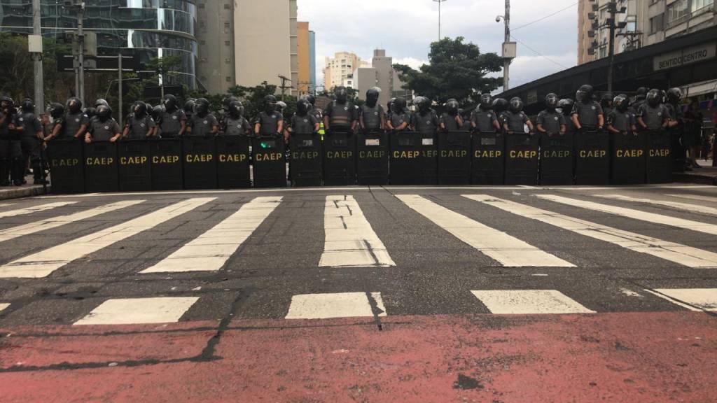 Concentração de ato do MPL tem impasse sobre trajeto e tumulto