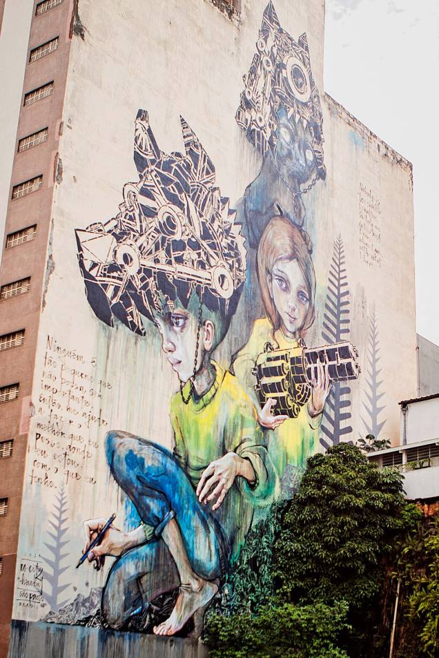 Paredes de edifícios da capital ganham painéis gigantescos: Grafite em parede de prédio na Avenida Prestes Maia, região central de São Paulo.