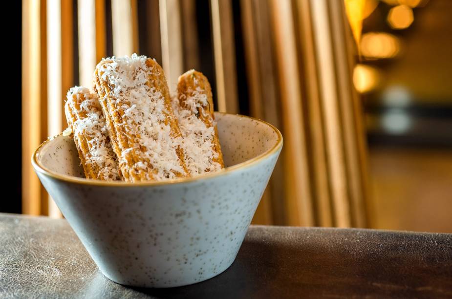 Para acompanhar: churro de presunto cru e queijo Tulha ralado