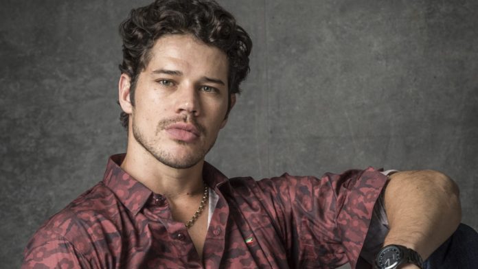 José Loreto tira folga da Globo