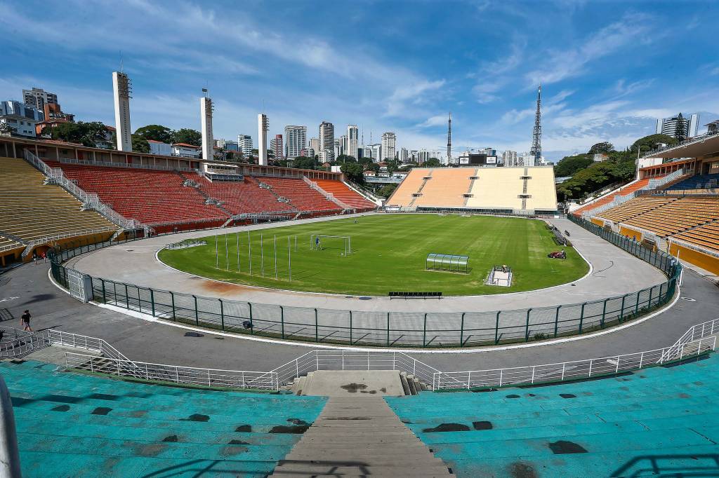 Estádio do Pacaembu, visto da arquibancada oposta ao tobogã