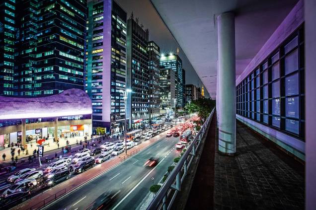 Varanda em frente à avenida: bela vista Varanda em frente à avenida: bela vista