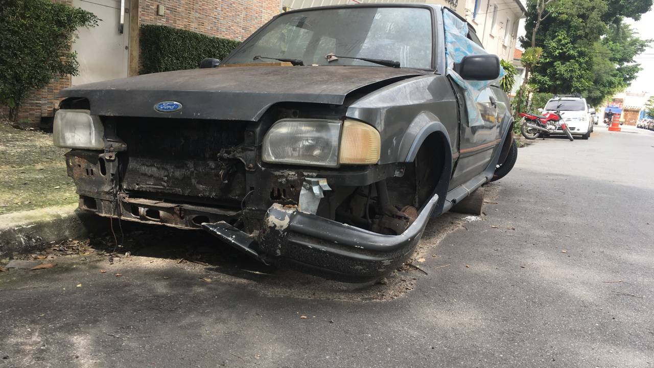 Carro abandonado