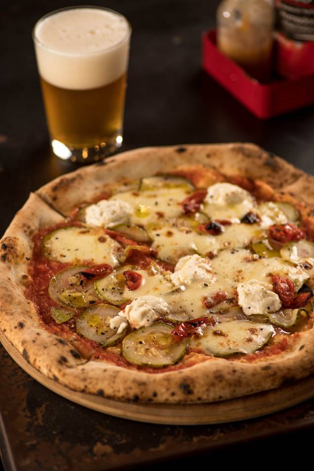 Pizza de abobrinha com queijo de cabra: disco individual ou com oito pedaços