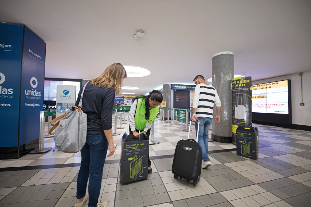 Aeroporto de Congonhas Companhias aéreas cobram pelas bagagens despachadas ou que excedem 10 quilos.