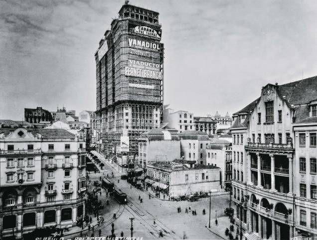 Construção do Edifício Martinelli, no centro de São Paulo