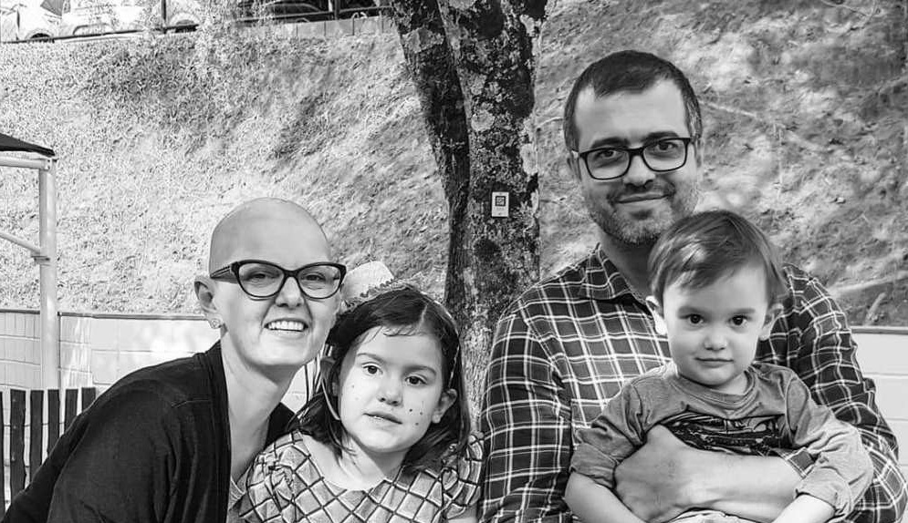 Pai escreve cartas para filhos se lembrarem da mãe que morreu de câncer