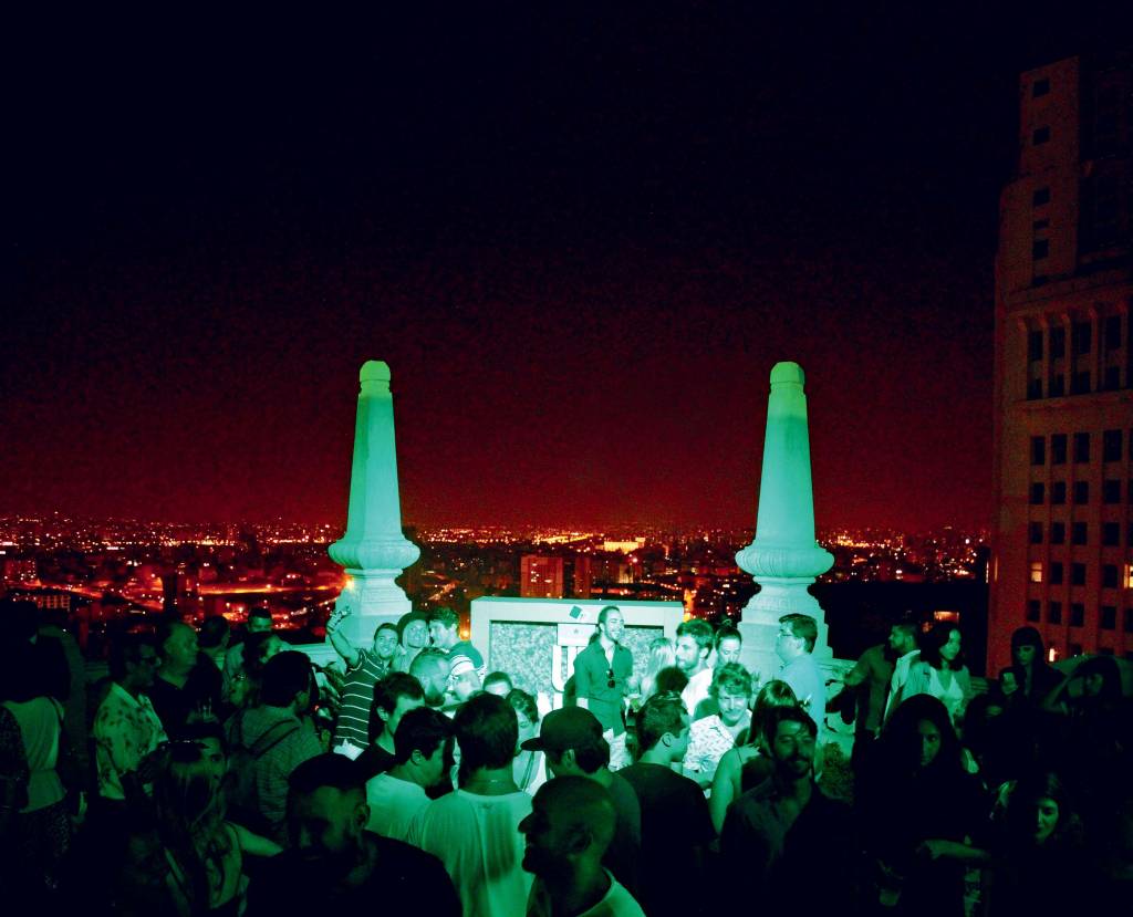 Bar-balada da Heineken Up on the Rooff, no topo do Edifício Martinelli. Bar-balada da Heineken Up on the Rooff, no topo do Edifício Martinelli.