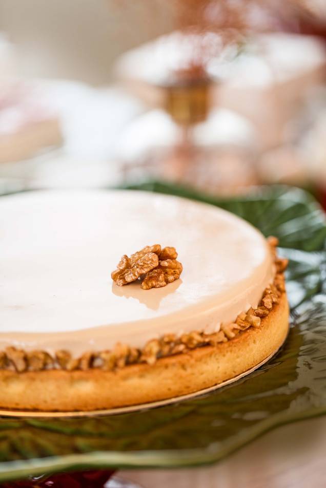 Torta de pera com nozes