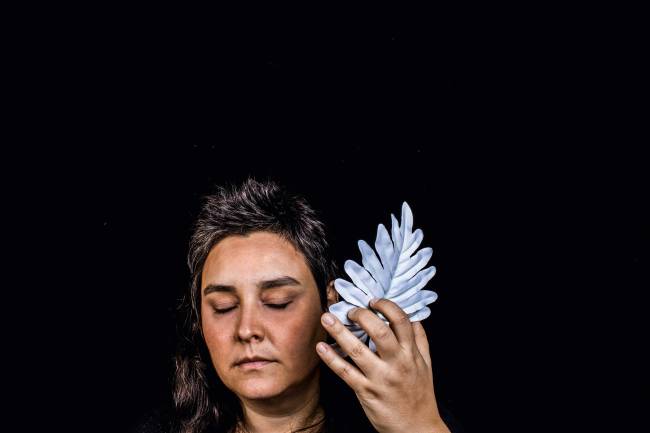 Juliana Perdigão mostra novo disco, 'Folhuda'