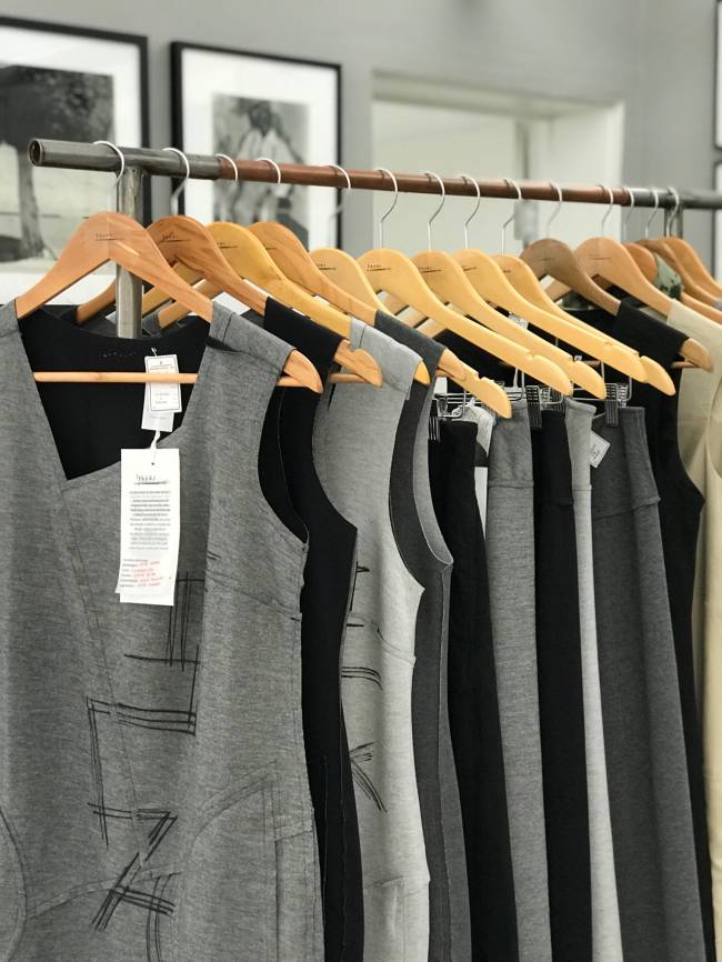 TECER roupas confortáveis e contemporâneas em tecidos naturais TECER roupas confortáveis e contemporâneas em tecidos naturais